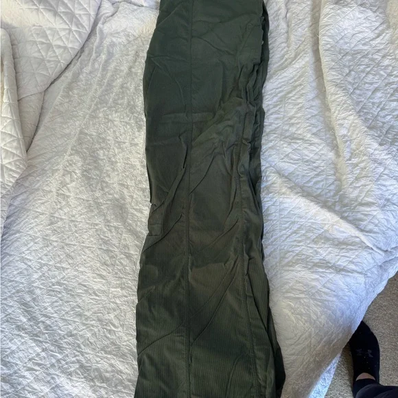 Women’s lululemon lightweight green pants size 8 - Picture 2 of 4
